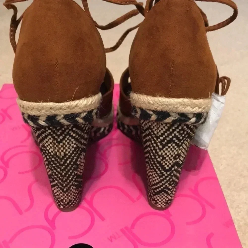 🌟HOST PIC🌟 Gorgeous NIB wedge sandals 🌟